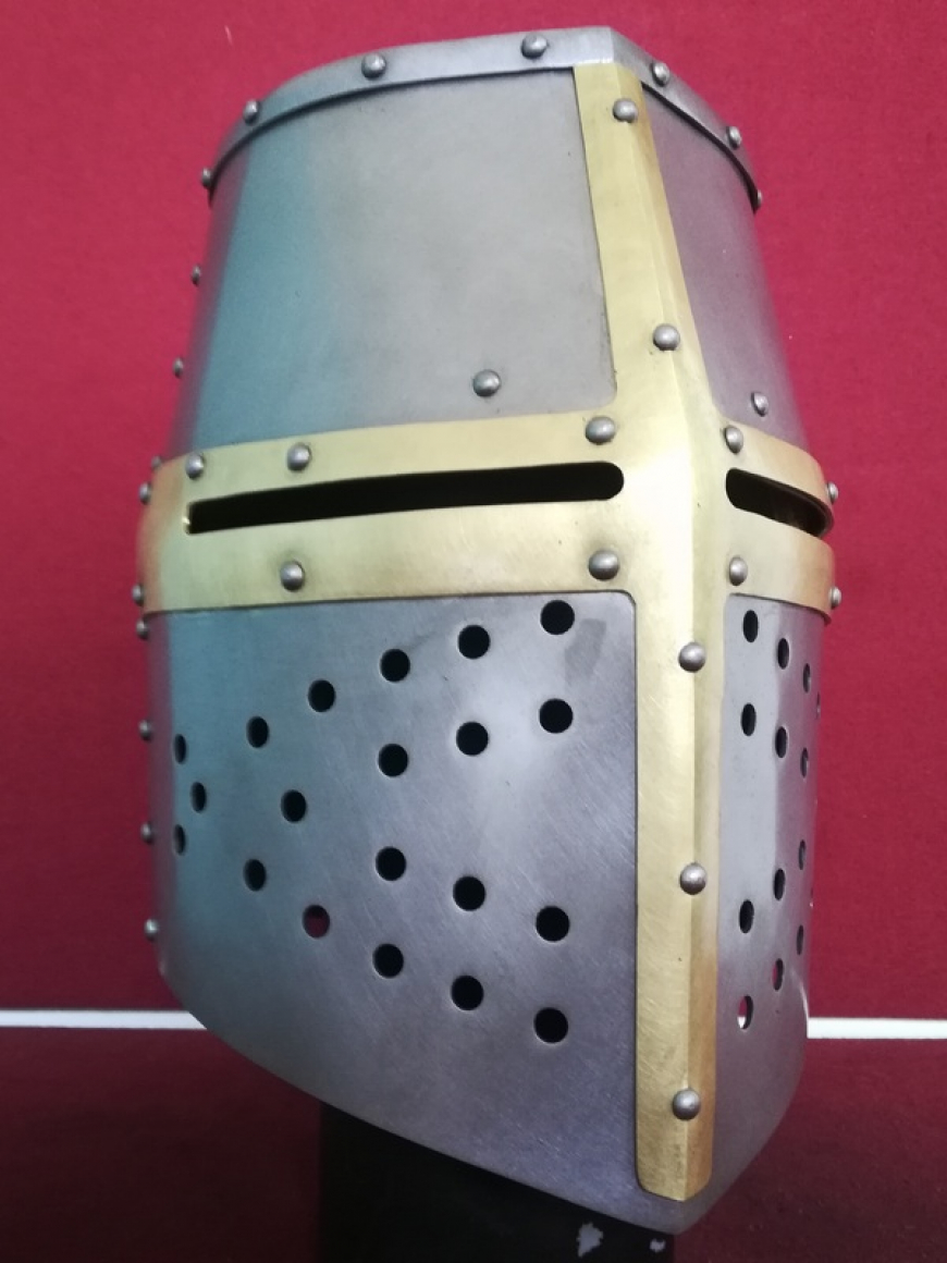 Шлем рыцарский, тип "Топфхельм" Барона фон Даргена
