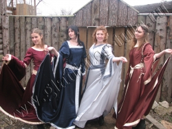 Коллекция женских средневековых костюмов