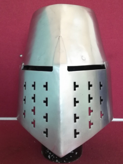 Шлем рыцарский, тип "Топфхельм" из Арнааса