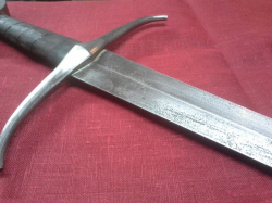 Комплект из щита и пары мечей для настенного панно